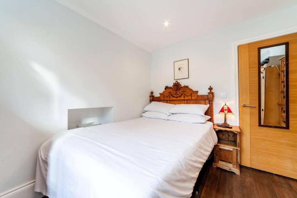 Apartament Outstanding Antique 1Br Flat In Soho Londyn Zewnętrze zdjęcie