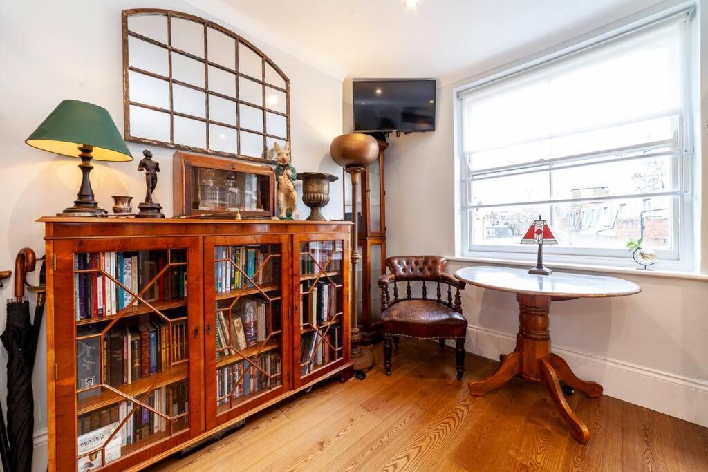 Apartament Outstanding Antique 1Br Flat In Soho Londyn Zewnętrze zdjęcie