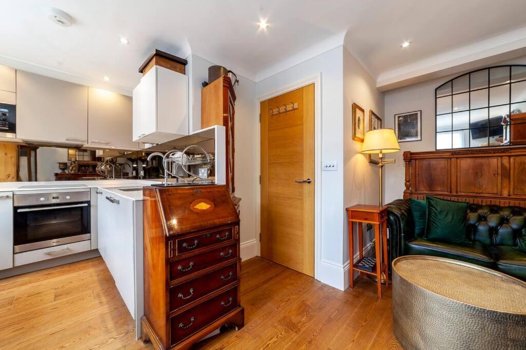 Apartament Outstanding Antique 1Br Flat In Soho Londyn Zewnętrze zdjęcie